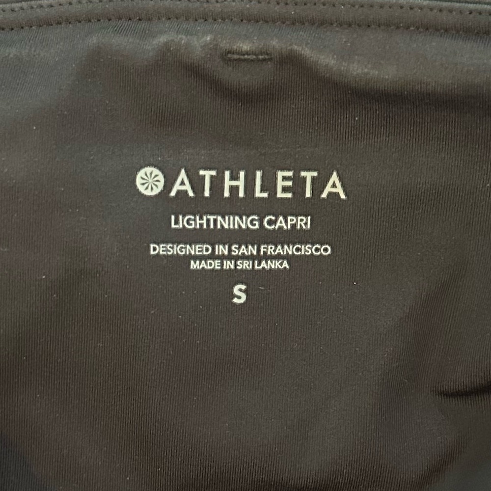 Athleta Lightning Stash Pocket Capri Athletic Compression Leggings / Black Sz S - Picture 13 of 14